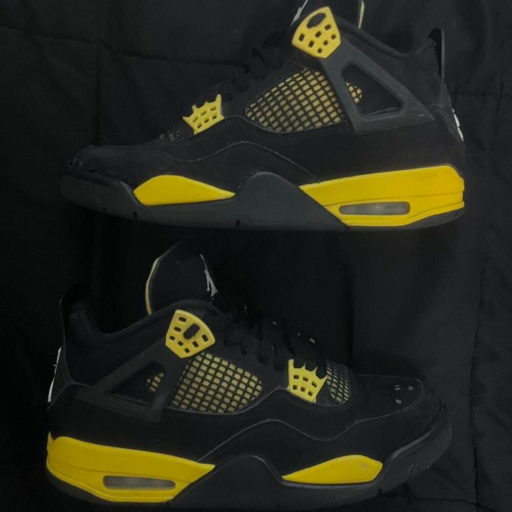 Jordan 4 yellow thunder 8m Jordan Men's Black and Yellow Trainers J